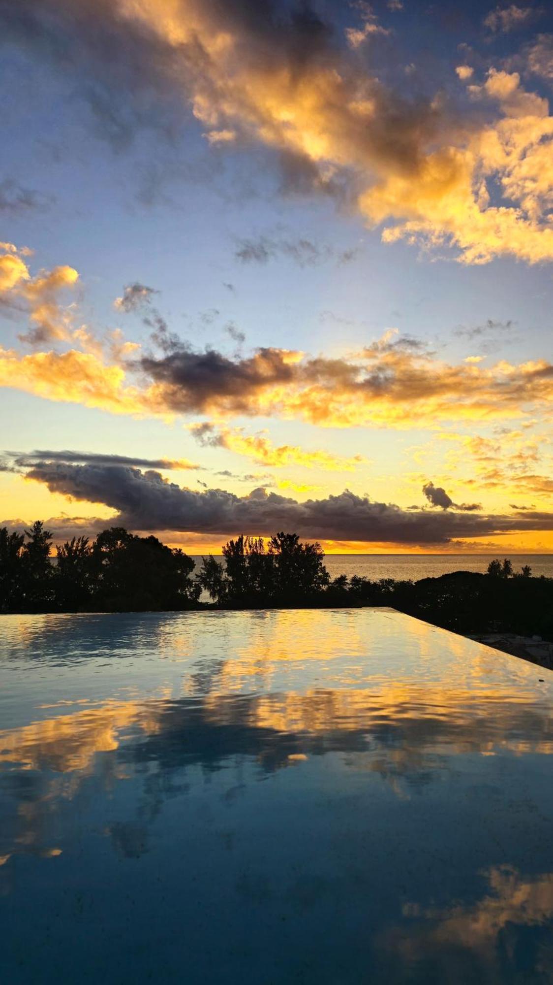 Apartamento Luxury Penthouse With Infinity Pool & Stunning Sea View Flic-en-Flacq Exterior foto